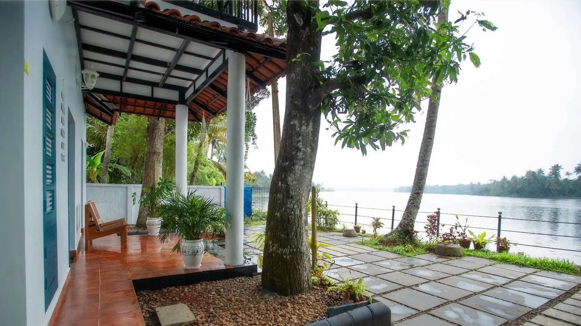 Lakefront 2Bhk Villa I Cozy A-Frame Balcony Deck & Bbq Grill Kollam