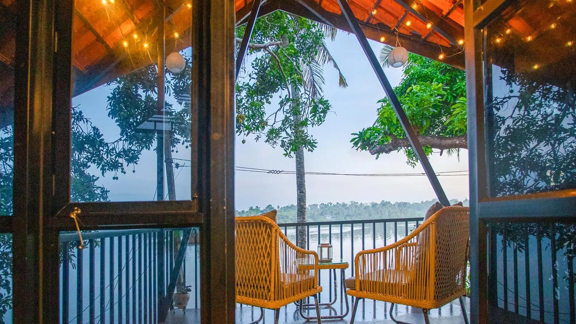 Lakefront 2Bhk Villa I Cozy A-Frame Balcony Deck & Bbq Grill Kollam